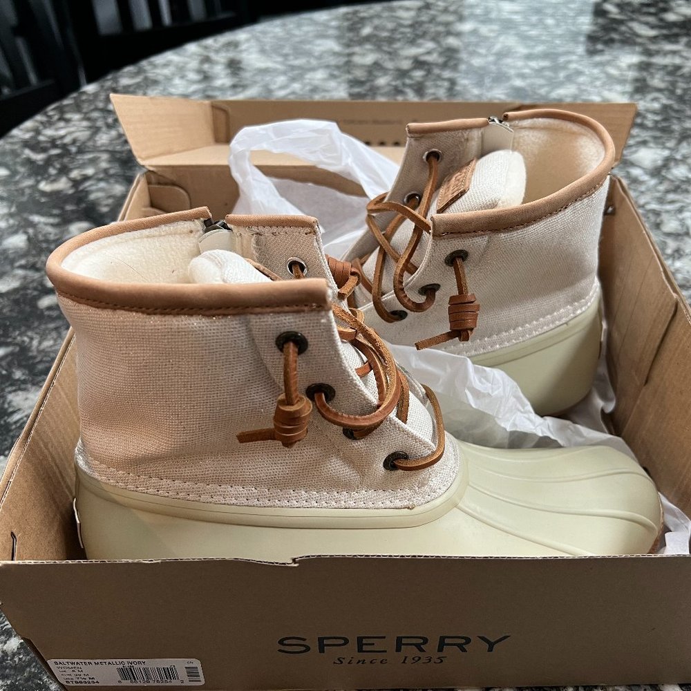 Sperry Saltwater Metallic Duck Boot, Size 7.5, Ivory